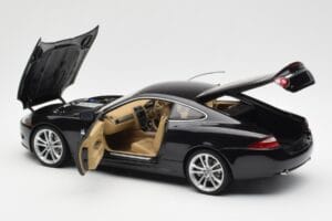 Jaguar XK-R X150 Midnight Musta AUTOart 1:18 73632 Metalli — kuva 5 / 8