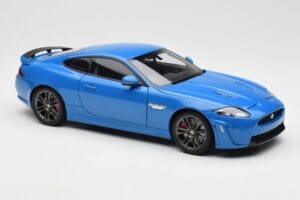 Jaguar XKR-S X150 French Racing Sininen AUTOart 1:18 73641 Metalli — kuva 6 / 8