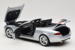 Jaguar XK X150 Avoauto Hopea Minichamps 1:18 150130531 Metalli — kuva 5 / 8