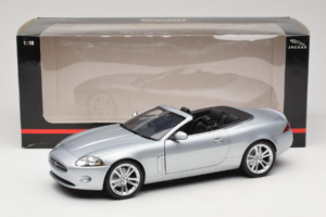 Jaguar XK X150 Avoauto Hopea Minichamps 1:18 150130531 Metalli — kuva 8 / 8