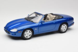 Jaguar XK8 X100 Avoauto Azure Sininen Maisto 1:18 50286 Metalli