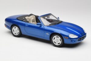 Jaguar XK8 X100 Avoauto Azure Sininen Maisto 1:18 50286 Metalli — kuva 6 / 8
