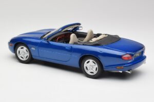 Jaguar XK8 X100 Avoauto Azure Sininen Maisto 1:18 50286 Metalli — kuva 7 / 8