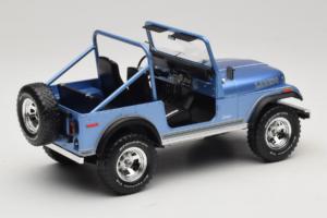 Jeep CJ-7 Laredo Sininen MCG 1:18 MCG18553 Metalli — kuva 2 / 6