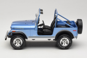 Jeep CJ-7 Laredo Sininen MCG 1:18 MCG18553 Metalli — kuva 3 / 6
