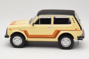 Lada Niva 2121 California Beige MCG 1:18 MCG18004 Metalli — kuva 3 / 6