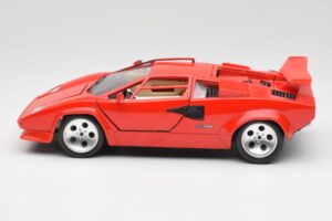 Lamborghini Countach Punainen Bburago 1:18 3047-M1 Metalli — kuva 4 / 8