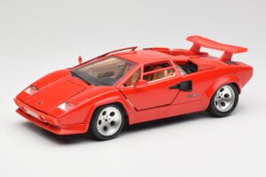 Lamborghini Countach Punainen Bburago 1:18 3047-M1 Metalli