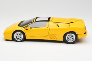 Lamborghini Diablo Roadster Keltainen AUTOart 1:18 70092 Metalli — kuva 4 / 8