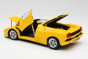 Lamborghini Diablo Roadster Keltainen AUTOart 1:18 70092 Metalli — kuva 5 / 8