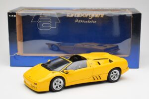 Lamborghini Diablo Roadster Keltainen AUTOart 1:18 70092 Metalli — kuva 8 / 8