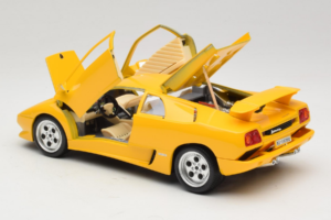Lamborghini Diablo Keltainen Bburago 1:18 3041-M2 Metalli — kuva 5 / 8