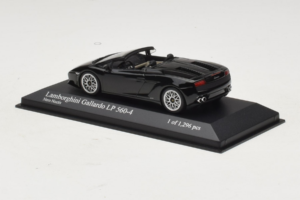 Lamborghini Gallardo LP560-4 Spyder Musta Minichamps 1:43 400103830 Metalli — kuva 3 / 5