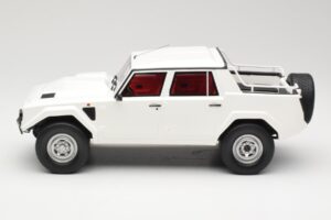 Lamborghini LM002 Valkoinen Kyosho 1:18 GTS18508W Hartsi — kuva 3 / 6