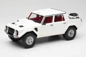 Lamborghini LM002 Valkoinen Kyosho 1:18 GTS18508W Hartsi