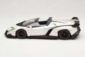 Lamborghini Veneno Roadster Valkoinen Punaisella Viivalla Kyosho 1:18 C09502W Metalli — kuva 3 / 6