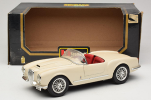 Lancia Aurelia B24 Spider Beige Bburago 1:18 3010-M2 Metalli — kuva 8 / 8