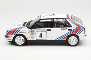 Lancia Delta HF 4WD #4 M. Alen / I. Kivimaki Martini Rally 1000 Lakes 1987 Kyosho 1:18 08960B Metalli — kuva 4 / 8