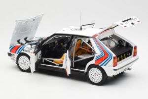Lancia Delta HF 4WD #4 M. Alen / I. Kivimaki Martini Rally 1000 Lakes 1987 Kyosho 1:18 08960B Metalli — kuva 5 / 8