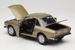 Lancia Fulvia Coupe Bronze Longchamps Norev 1:18 187985 Metalli — kuva 5 / 8