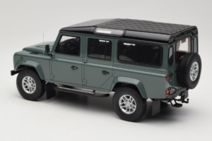 Land Rover Defender Station Wagon Keswick Green GT Spirit 1:18 GT527 Hartsi — kuva 5 / 6