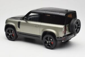 Land Rover Defender 90 HSE P400 L663 Pangea Green Metallic GT Spirit 1:18 GT517 Hartsi — kuva 5 / 6