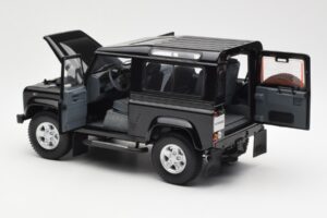 Land Rover Defender 90 Santorini Musta Metallinen Kyosho 1:18 08901BK Metalli — kuva 5 / 8