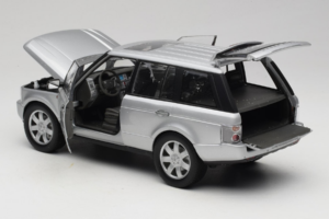 Land Rover Range Rover L322 Hopea Welly 1:18 12536W Metalli — kuva 5 / 8
