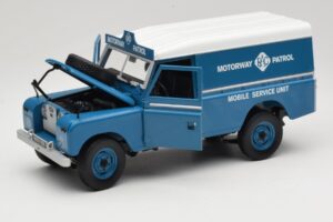 Land Rover Series III 109 Soft Top Motorway Patrol Sininen Eagles Race 1:18 4403 Metalli — kuva 2 / 8