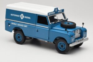 Land Rover Series III 109 Soft Top Motorway Patrol Sininen Eagles Race 1:18 4403 Metalli — kuva 6 / 8