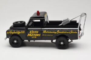 Land Rover Series III Pelastusajoneuvo Musta Universal Hobbies 1:18 4411 Metalli — kuva 4 / 8