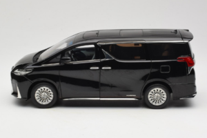 Lexus LM300h Musta Kyosho 1:18 08963BK Metalli — kuva 4 / 8