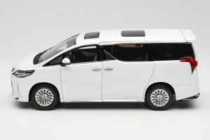 Lexus LM300h White Pearl Kyosho 1:18 08963WP Metalli — kuva 4 / 8