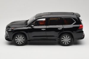 Lexus LX570 J200 Musta LCD 1:18 LCD18010-BL Metalli — kuva 4 / 8
