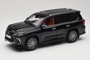 Lexus LX570 J200 Musta LCD 1:18 LCD18010-BL Metalli