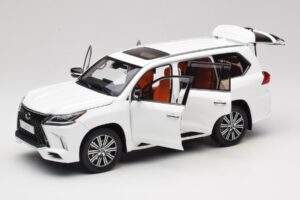 Lexus LX570 J200 Valkoinen LCD 1:18 LCD18010-WH Metalli — kuva 2 / 8