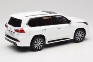 Lexus LX570 J200 Valkoinen LCD 1:18 LCD18010-WH Metalli — kuva 3 / 8