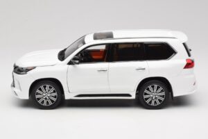 Lexus LX570 J200 Valkoinen LCD 1:18 LCD18010-WH Metalli — kuva 4 / 8