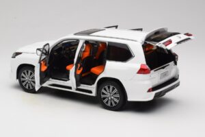 Lexus LX570 J200 Valkoinen LCD 1:18 LCD18010-WH Metalli — kuva 5 / 8