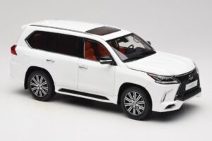 Lexus LX570 J200 Valkoinen LCD 1:18 LCD18010-WH Metalli — kuva 6 / 8