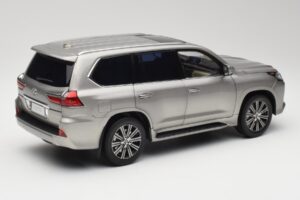 Lexus LX570 Sonic Titaani Kyosho 1:18 08955T Metalli — kuva 3 / 8