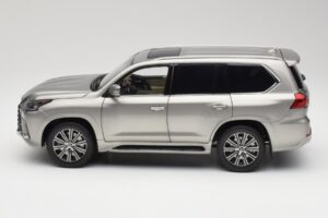 Lexus LX570 Sonic Titaani Kyosho 1:18 08955T Metalli — kuva 4 / 8