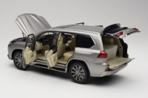 Lexus LX570 Sonic Titaani Kyosho 1:18 08955T Metalli — kuva 5 / 8