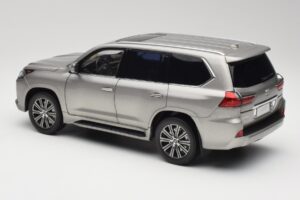 Lexus LX570 Sonic Titaani Kyosho 1:18 08955T Metalli — kuva 7 / 8