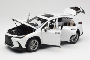 Lexus NX450h+ AZ20 Valkoinen Kyosho 1:18 08968Q Hartsi — kuva 2 / 8