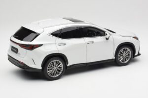 Lexus NX450h+ AZ20 Valkoinen Kyosho 1:18 08968Q Hartsi — kuva 3 / 8