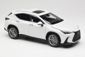 Lexus NX450h+ AZ20 Valkoinen Kyosho 1:18 08968Q Hartsi — kuva 6 / 8