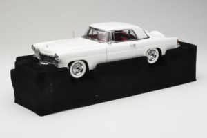 Lincoln Continental Mark II Valkoinen Road Signature 1:18 20078-P1 Metalli
