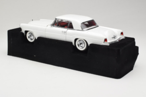 Lincoln Continental Mark II Valkoinen Road Signature 1:18 20078-P1 Metalli — kuva 5 / 6