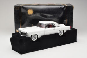 Lincoln Continental Mark II Valkoinen Road Signature 1:18 20078-P1 Metalli — kuva 6 / 6